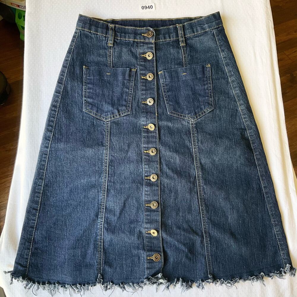 Emma’s Designs Women’s Kneelength Frayed-hem Frontbutton Denim Skirt size S,Blue